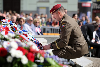 Vzpomínkovým aktem u památníku Díky, Ameriko! končí plzeňské Slavnosti svobody