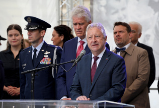 Vzpomínkovým aktem u památníku Díky, Ameriko! končí plzeňské Slavnosti svobody