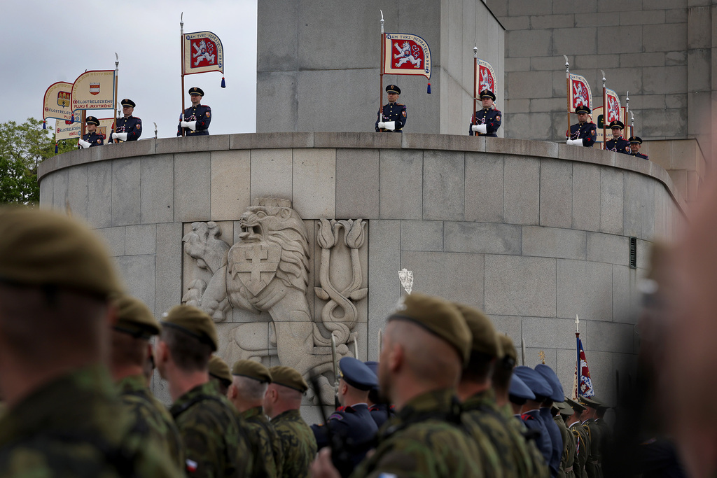 Z pietního aktu a slavnostního nástupu u Národního památníku na Vítkově
