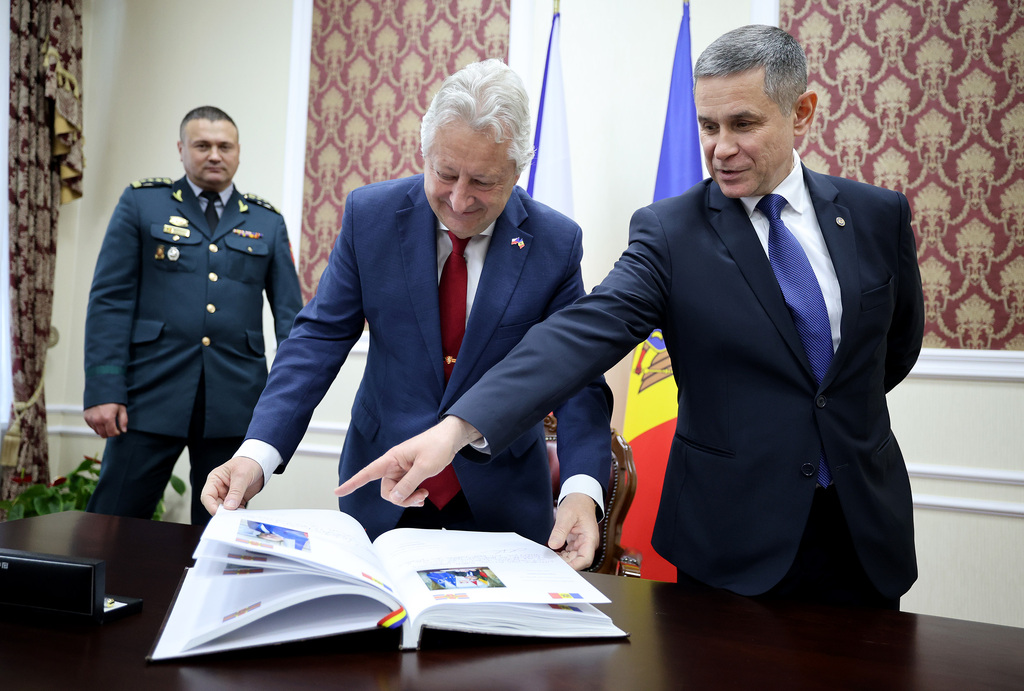 Ministr obrany Jaromír Zůna jednal v Moldavsku