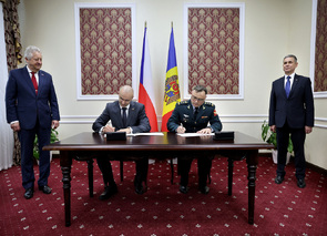 Ministr obrany Jaromír Zůna jednal v Moldavsku