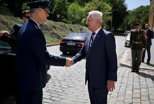 Ministr Zůna jednal s vrchním velitelem spojeneckých sil NATO v Evropě 