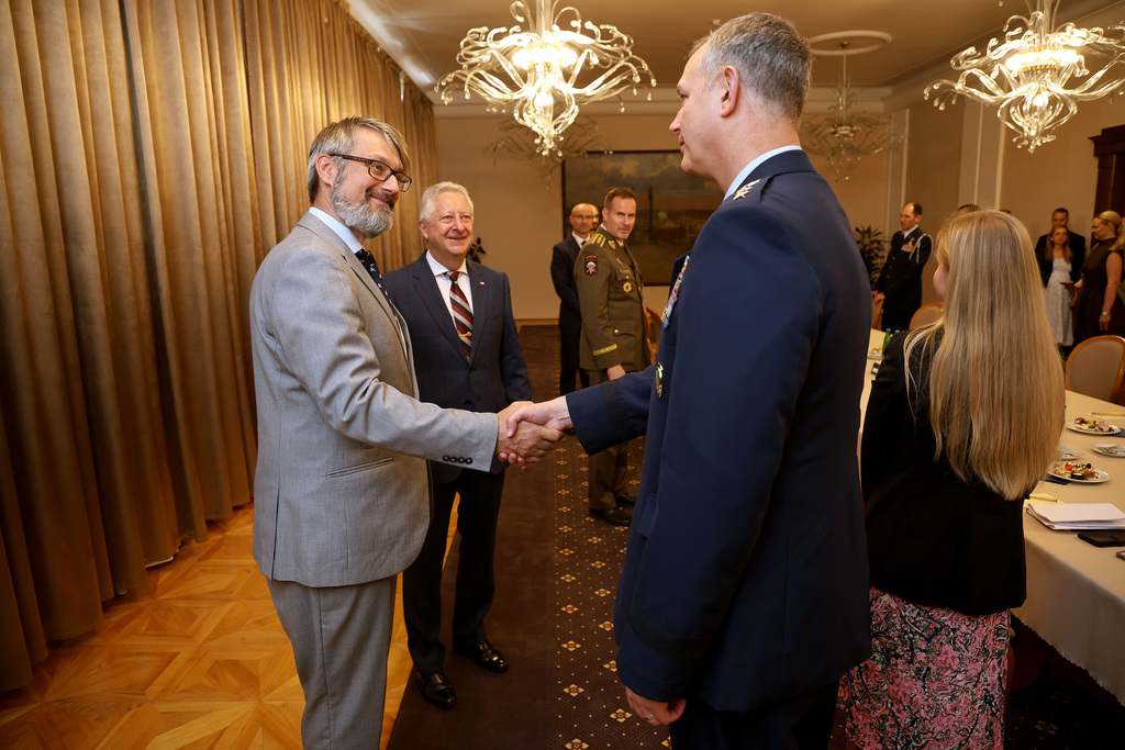 Ministr Zůna jednal s vrchním velitelem spojeneckých sil NATO v Evropě 
