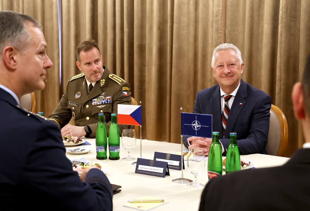 Ministr Zůna jednal s vrchním velitelem spojeneckých sil NATO v Evropě 