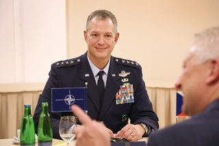 Ministr Zůna jednal s vrchním velitelem spojeneckých sil NATO v Evropě 