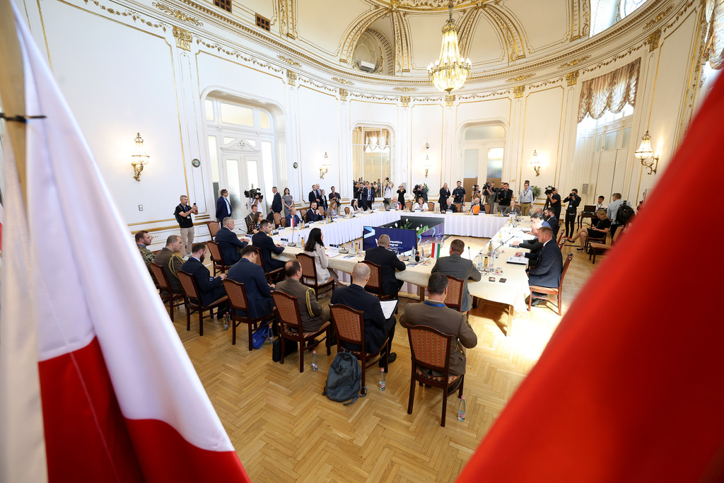 Ministři obrany V4 jednali o budoucnosti evropské bezpečnosti a roli regionu