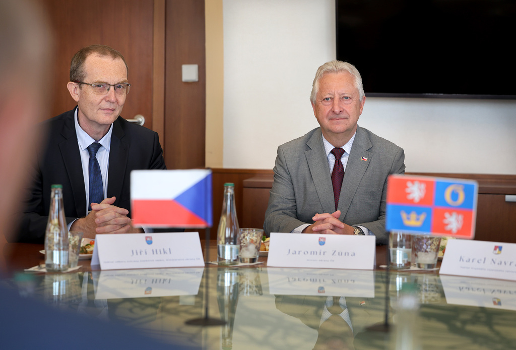 Ministr obrany jednal v Královéhradeckém kraji o rozvoji vojenské infrastruktury i potenciálních společných projektech resortu a kraje 