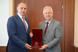 Ministr obrany jednal v Královéhradeckém kraji o rozvoji vojenské infrastruktury i potenciálních společných projektech resortu a kraje 