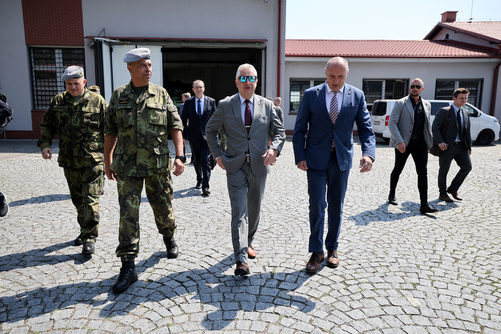 Ministr obrany jednal v Královéhradeckém kraji o rozvoji vojenské infrastruktury i potenciálních společných projektech resortu a kraje 