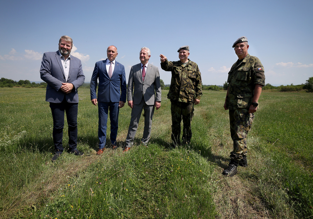 Ministr obrany jednal v Královéhradeckém kraji o rozvoji vojenské infrastruktury i potenciálních společných projektech resortu a kraje 