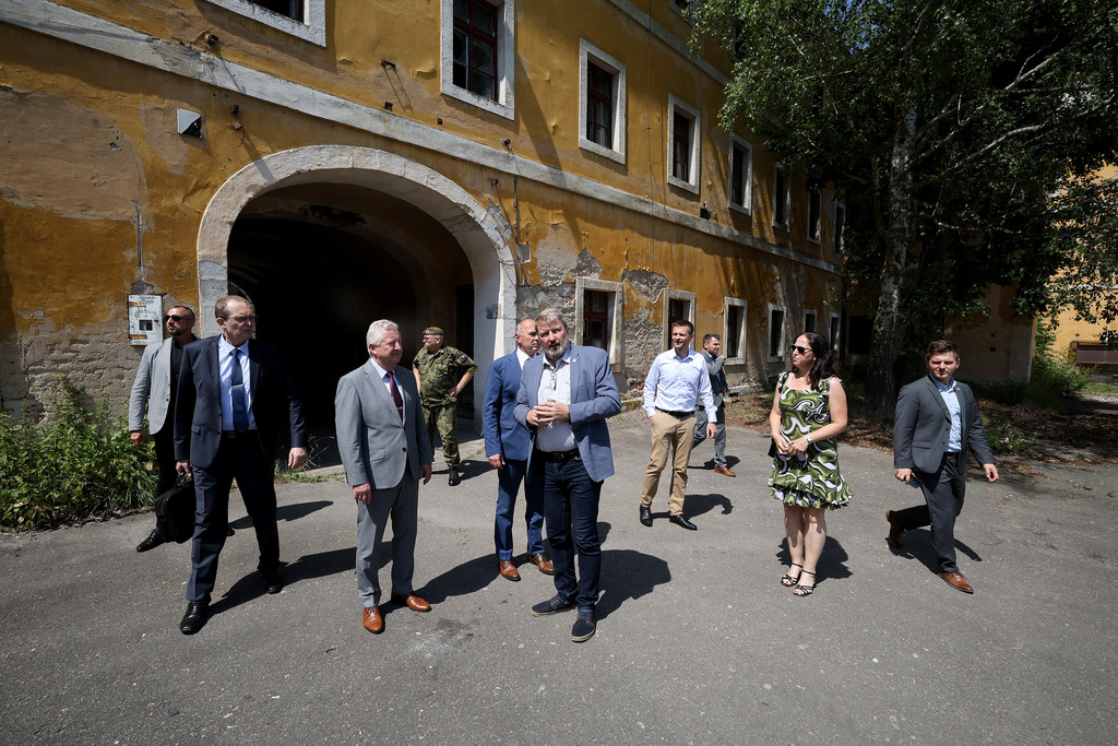 Ministr obrany jednal v Královéhradeckém kraji o rozvoji vojenské infrastruktury i potenciálních společných projektech resortu a kraje 