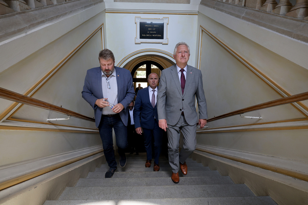 Ministr obrany jednal v Královéhradeckém kraji o rozvoji vojenské infrastruktury i potenciálních společných projektech resortu a kraje 