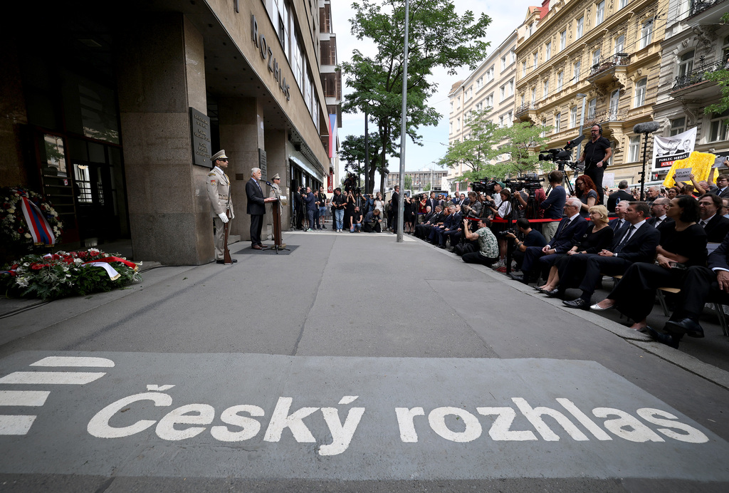 Resort Ministerstva obrany si před budovou Českého rozhlasu připomněl události srpna 1968