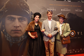 Osamělý vlk měl slavnostní premiéru. Příběh legendárního pilota Josefa Františka zhlédli prezident a ministr obrany