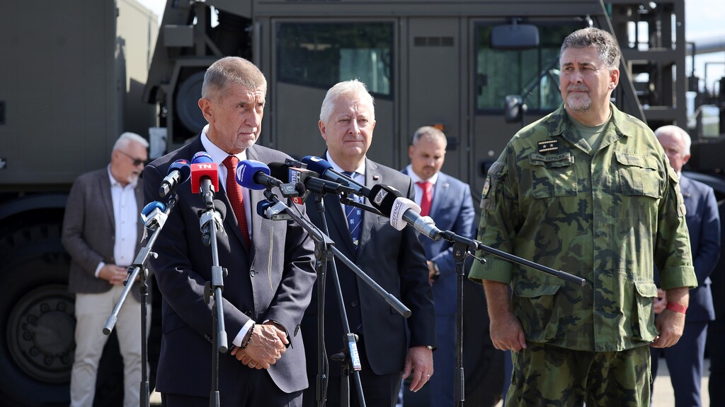 Dny NATO: Ministr obrany Jaromír Zůna představil klíčovou akvizici i pilotní vzdělávací projekt