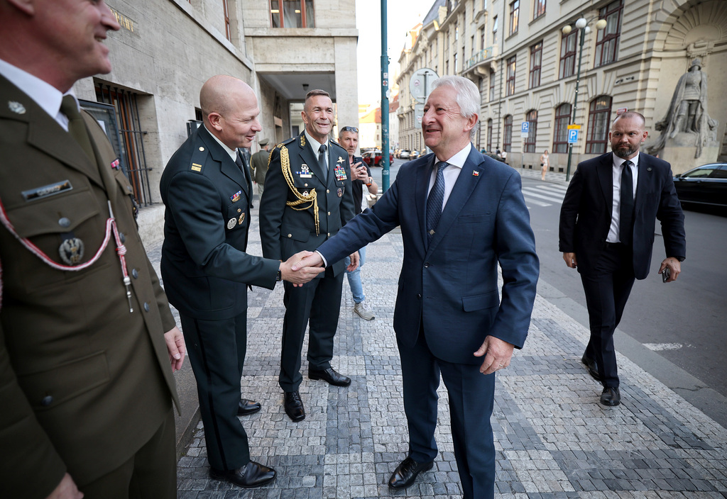 Ministr obrany slavnostně zahájil konferenci JCBRN Defence COE