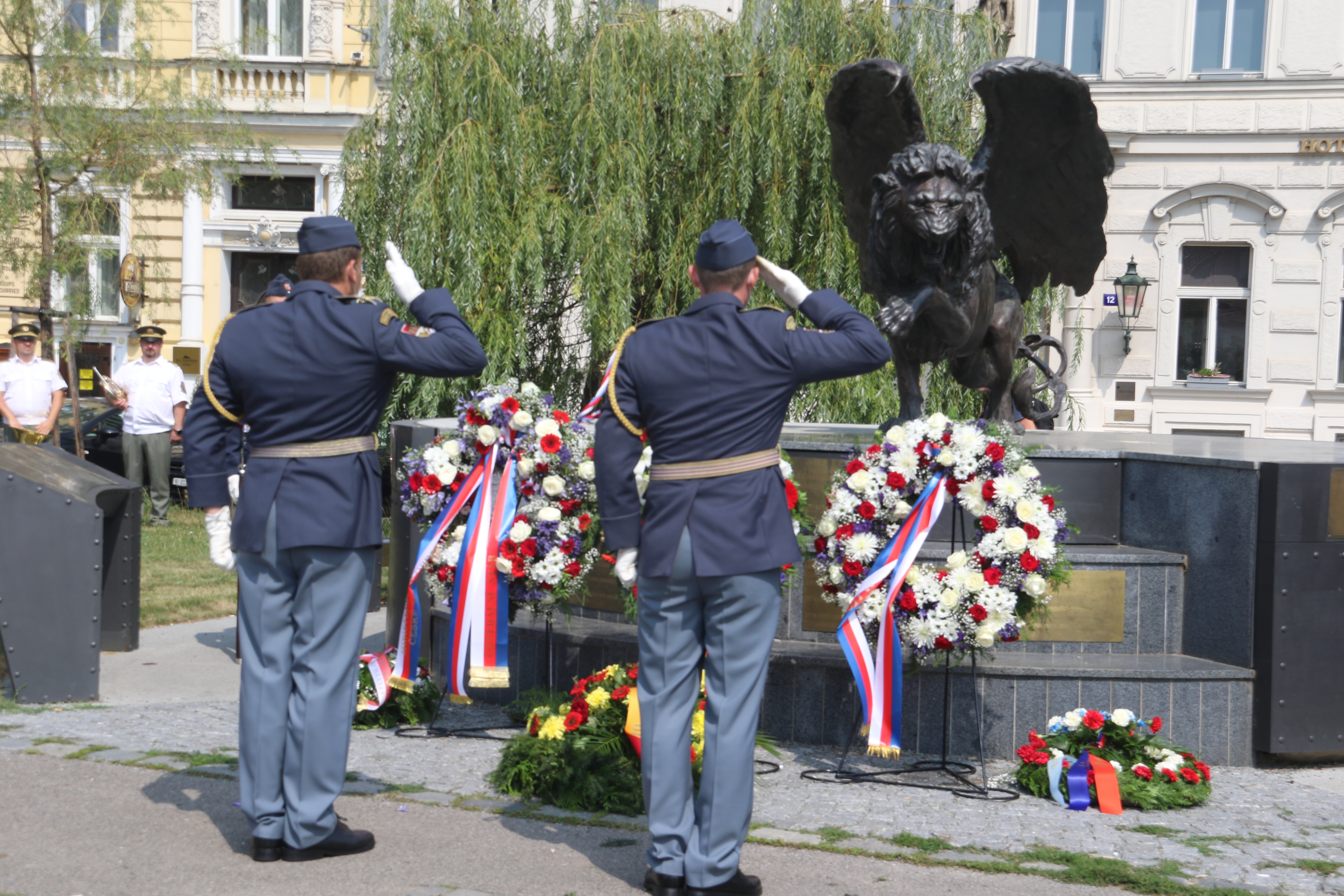 Na památníku Okřídleného lva jsou uvedena jména všech čs. pilotů RAF