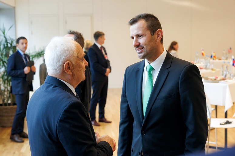 Ministři obrany NATO se zaměřili na odstrašení, proti-dronové iniciativy, investice do obrany a podporu Ukrajině