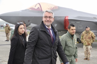 Ministr obrany na Dnech NATO