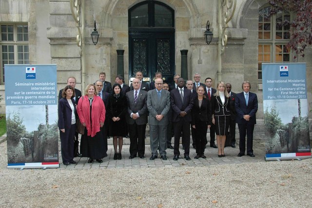 Společná fotografie před zahájením pracovní schůze vedoucích delegací