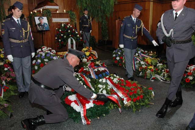 Škarvadovu památku uctili položením věnců také příslušníci polské armády