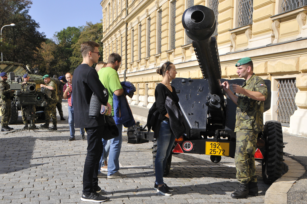 Salvové dělo z Posádkového velitelství Praha