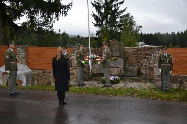 Památku těch, kteří v 50. letech minulého století prošli zdejším 52. pomocným technickým praporem, uctila rovněž náměstkyně ministra obrany pro personalistiku Lenka Ptáčková Melicharová