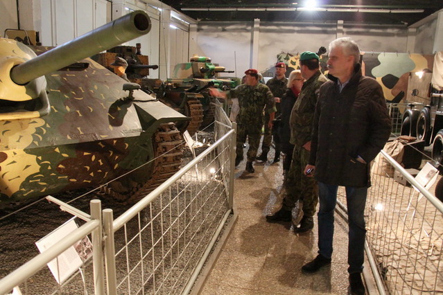 Polská delegace při návštěvě VTM Lešany