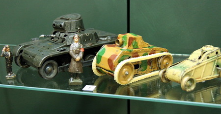 Hračky s vojenskou tematikou vystaveny v Armádním muzeu Žižkov