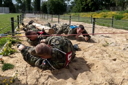 Jak se stát výsadkářem, nejprve je nutno projít třídenním výběrovým řízením