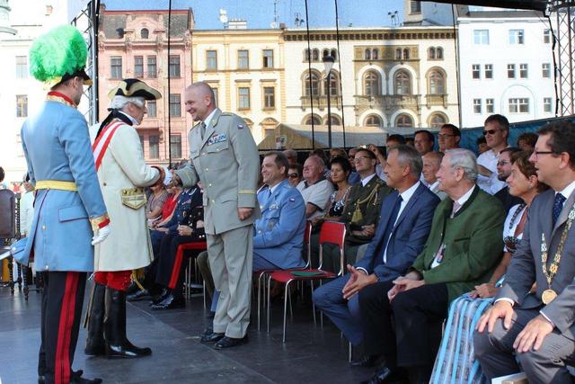 Přivítání 1. zástupce NGŠ AČR genmjr. Jiřího Balouna s gen. Laudonem