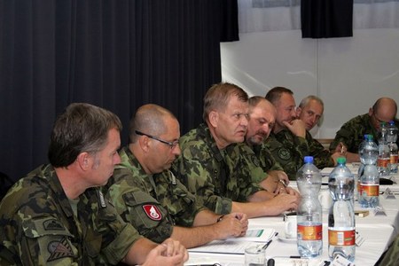 Náčelník generálního štábu během návštěvy Pardubic řešil rozvoj pozemních sil