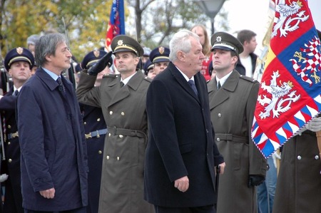 Politici, armáda a veřejnost si na Vítkově připomněli vznik státu