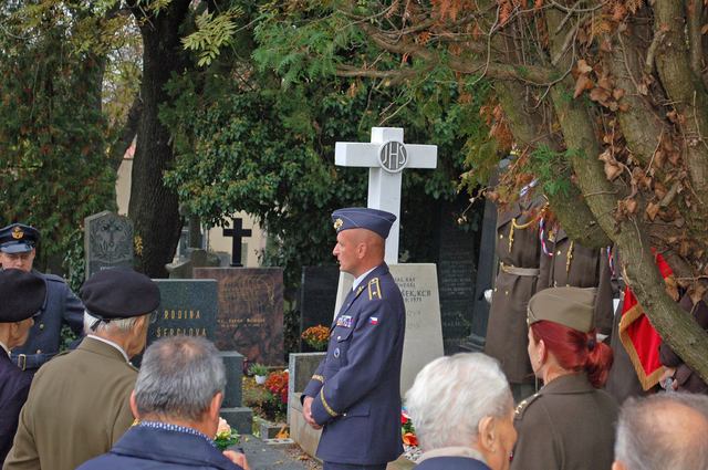 Velitel Vzdušných sil AČR brig. gen. Libor Štefánik se ujal slovem úvodu pietního aktu