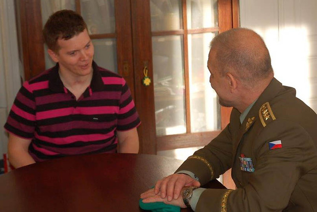 Ze setkání generálporučíka Balouna s desátníkem Hirkou a docentkou Švestkovou 2