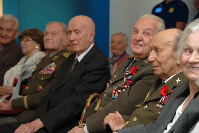 Setkání se uskutečnilo v kapli Milosrdného Samaritána v areálu ÚVN. S ministrem se pozdravili nejen veteráni, ale také zaměstnanci ÚVN, kteří o ně pečují a zástupci vedení nemocnice.