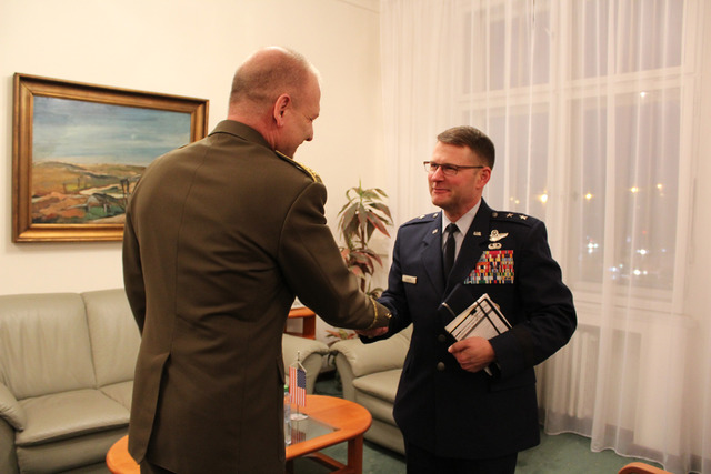 Setkání genpor. Jiřího Balouna, 1. ZNGŠ AČR s genmjr. Gregory Lengyelem, velitelem Velitelství speciálních operací pro Evropu (2)