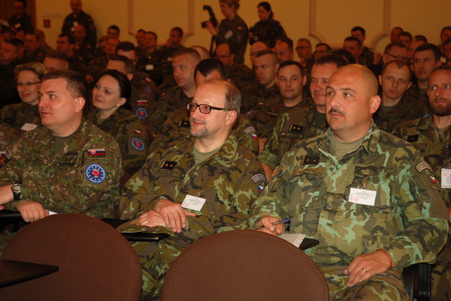 Přes 120 vojáků zemí V4 předurčených do štábu operačního velitelství bojového uskupení EU se zúčastnilo kontrolního štábního nácviku Spring Challenge