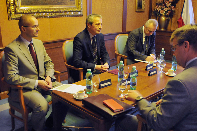 Z přijetí generálního ředitele Multinational Force and Observers Davida M. Satterfielda na Ministerstvu obrany