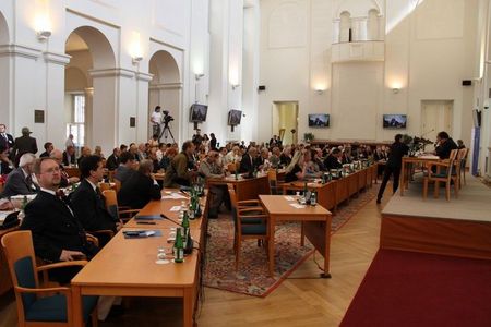 Hlavní sál Černínského paláce, kde se konference koná