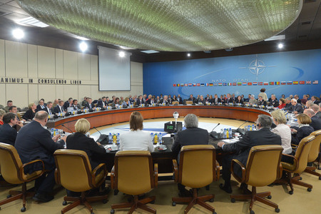 Ministr obrany jednal s aliančními kolegy o nových velitelstvích, Afghánistánu i nasazení českých vojáků v Pobaltí