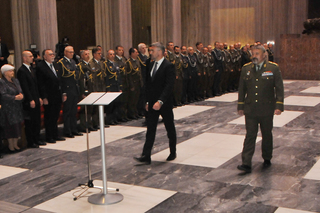 Přichází ministr obrany Lubomír Metnar a náčelník Generálního štábu Armády ČR generálporučík Aleš Opata
