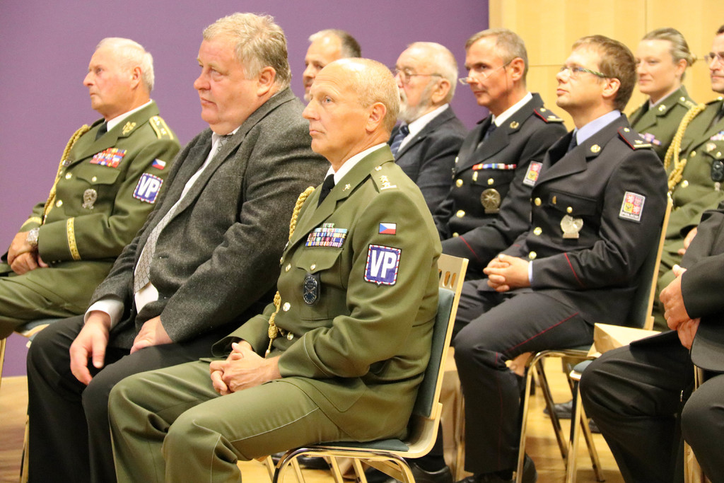 Slavnostního nástupu k 20 letům existence OKTE se zúčastnili mj. současní i bývalí pracovníci oddělení. Nechyběli samozřejmě významní hosté: náčelník Vojenské policie plukovník gšt. Miroslav Murček, náměstek pro řízení sekce dozoru a kontroly MO Antonín Rada a generálmajor v.v. Jiří Šrámek, první náčelník Vojenské policie, který působil v letech 1991 až 1997