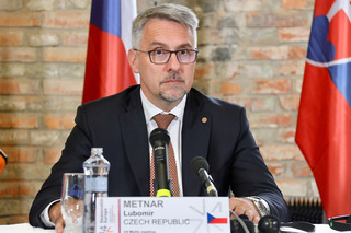Z tiskové konference ministrů obrany V4