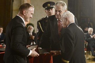 Generálu Bočkovi byl prezidentem propůjčen Řád Bílého lva vojenské skupiny 1. třídy