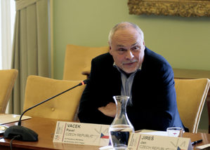 Na NŘ SOPS navázal ředitel odboru bezpečnostní politiky MZV Pavel Vacek jakožto zástupce spoluorganizátora akce