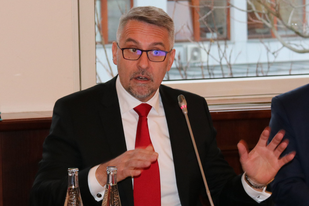 Ministr Lubomír Metnar na konferenci.