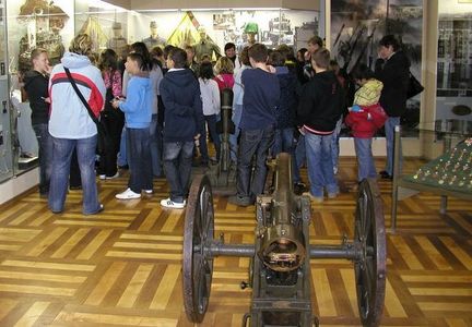 Jedna z nedávných školních návštěv v Armádním muzeu Žižkov