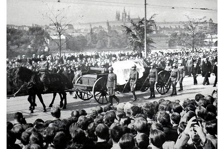 Snímky z 21. září 1937, z pohřbu T. G. Masaryka