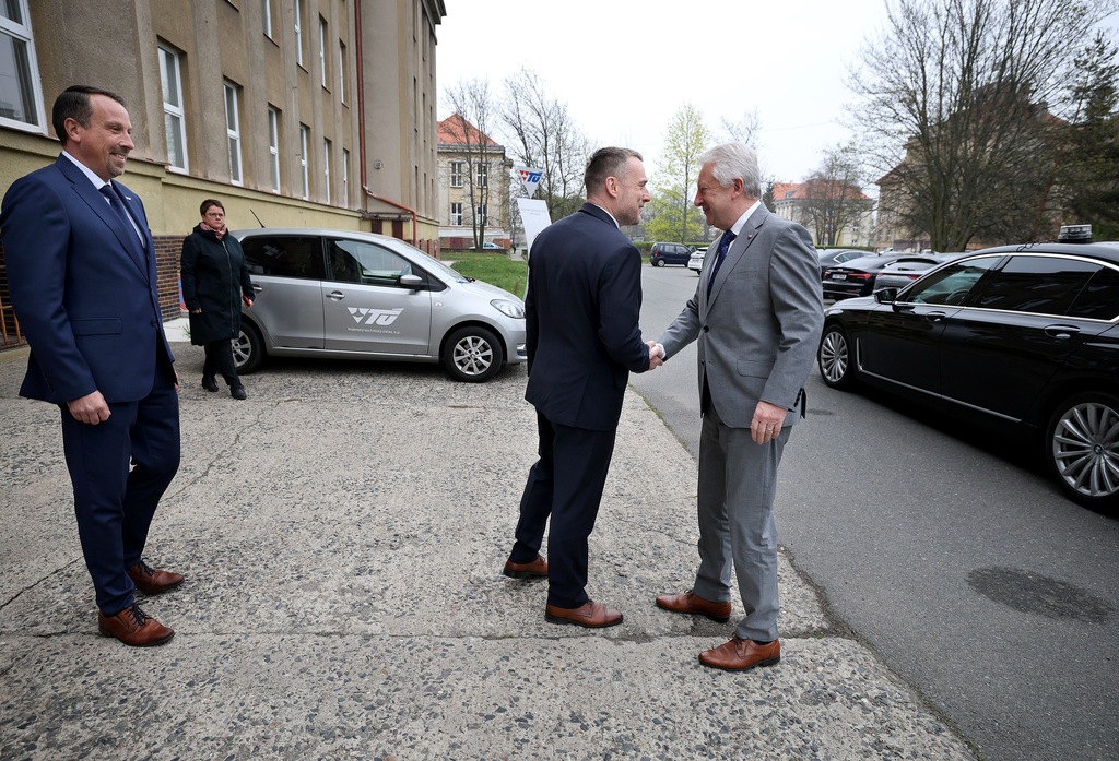 Ministr obrany dnes navštívil státní podnik VTÚ